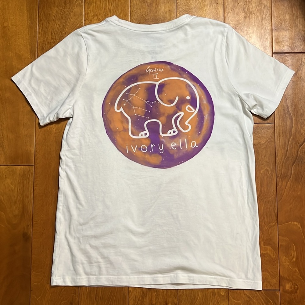 Ivory Ella White, Purple and Orange Gemini Graphic Short Sleeve Top Size Medium